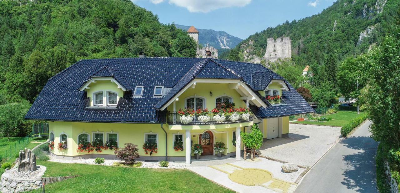 Apartments Grad Kamen Бегунье-на-Гореньскем Экстерьер фото