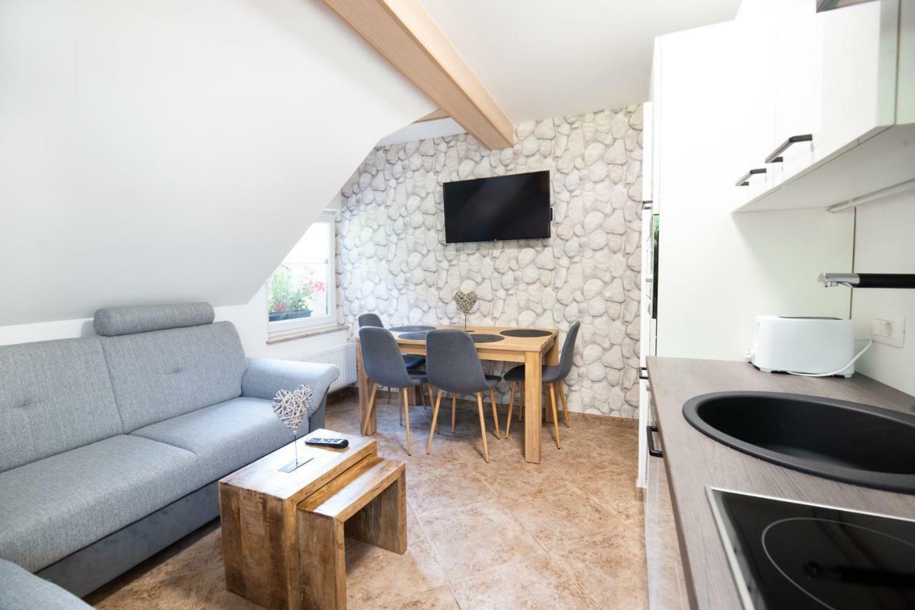 Apartments Grad Kamen Бегунье-на-Гореньскем Экстерьер фото